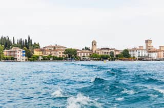 Ab Mailand: PRIVATE Bootsfahrt - Verona, Sirmione & Gardasee