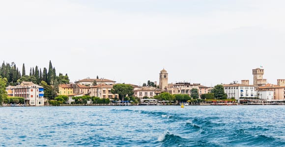 Von Mailand aus: Geführte Tagestour nach Verona und zum Gardasee