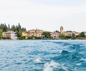 From Milan: Verona and Lake Garda Guided Day Trip