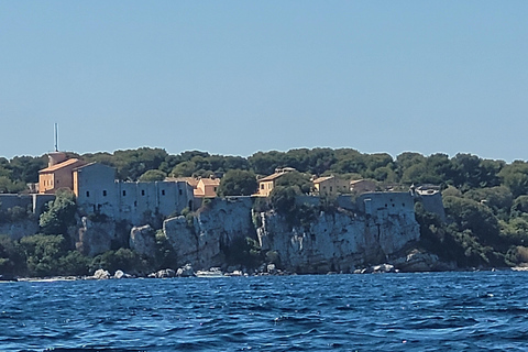 Golfe-Juan: Îles de Lérins/Cap d&#039;Antibes: Speedbåtsutflykt 1,5 timmeGolfe-Juan: Lérinsöarna/Cap d&#039;Antibes: Speedboat-utflykt 1,5 timme
