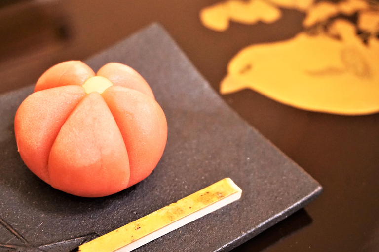 Tokyo: Guided Walking Tour with Wagashi Making Class