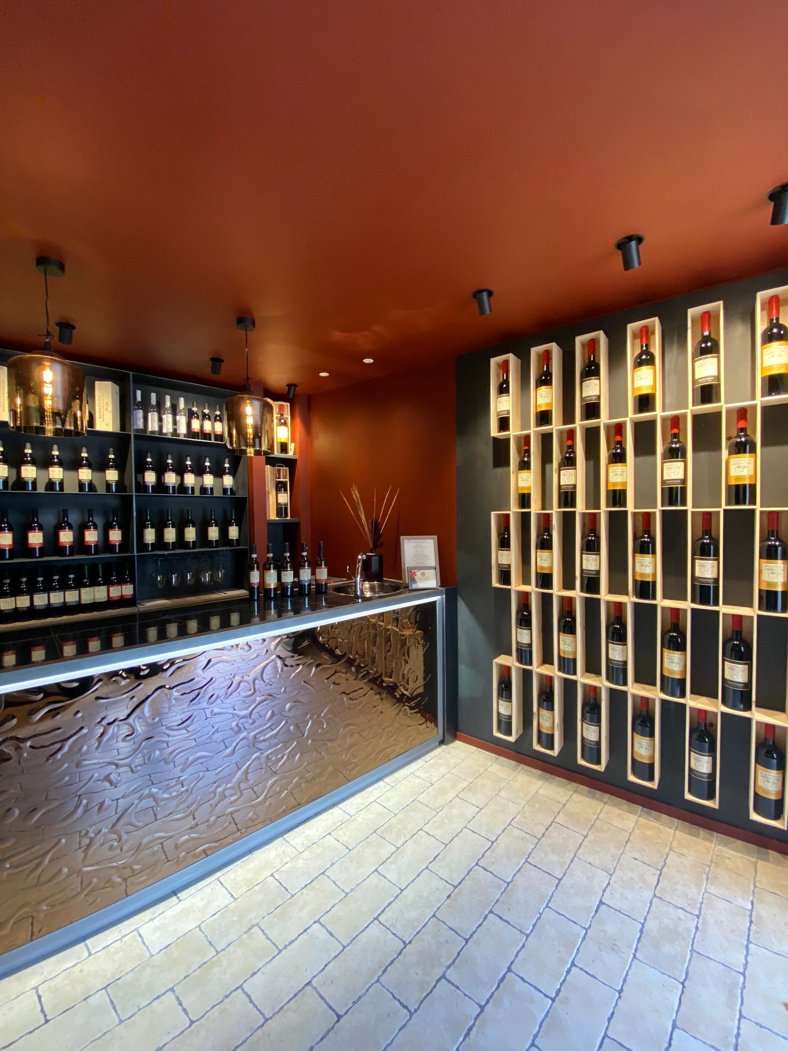 Weinprobe im historischen Zentrum von Montefalco