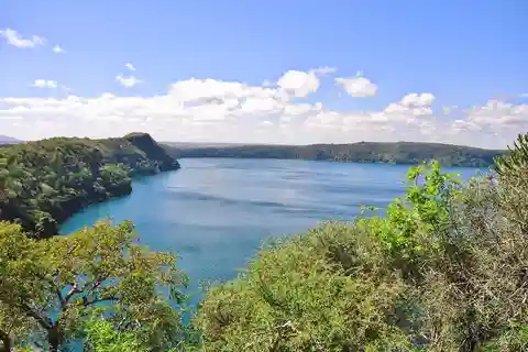 AVENTURA NO LAGO CHALA UMA EXCURSÃO DE UM DIA À JÓIA ESCONDIDA DA TANZÂNIA