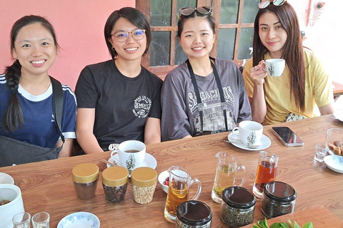 Ella: Organic Tea Plantation Tour with Tea Making & Tasting