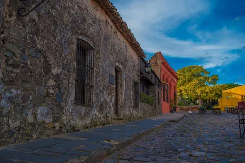2 dias e 1 noite visitando Colônia e Montevidéu