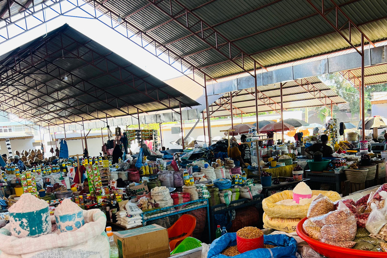 Moshi: targ i wycieczka po mieście z lokalnym przewodnikiem