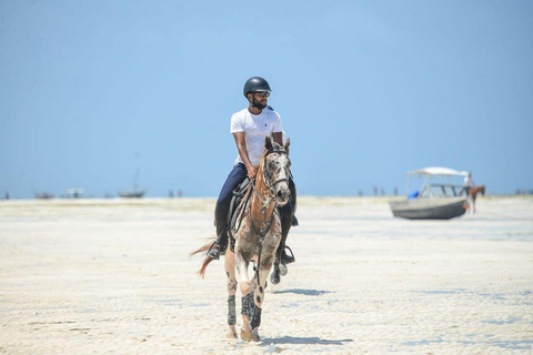 Jazda konna na plaży w Zanzibarze