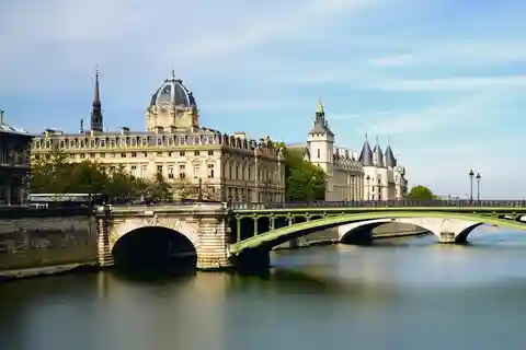 Île de la Cité - Visite de la Sainte-Chapelle et de la Conciergerie