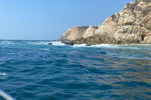 Huatulco: 7 Bays Boat Tour with Snorkeling and Lunch