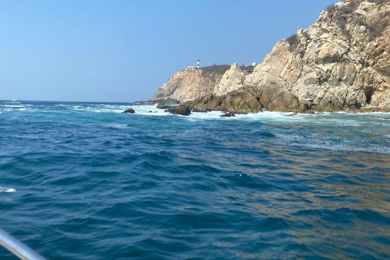Huatulco: 7 Bays Boat Tour with Snorkeling and Lunch