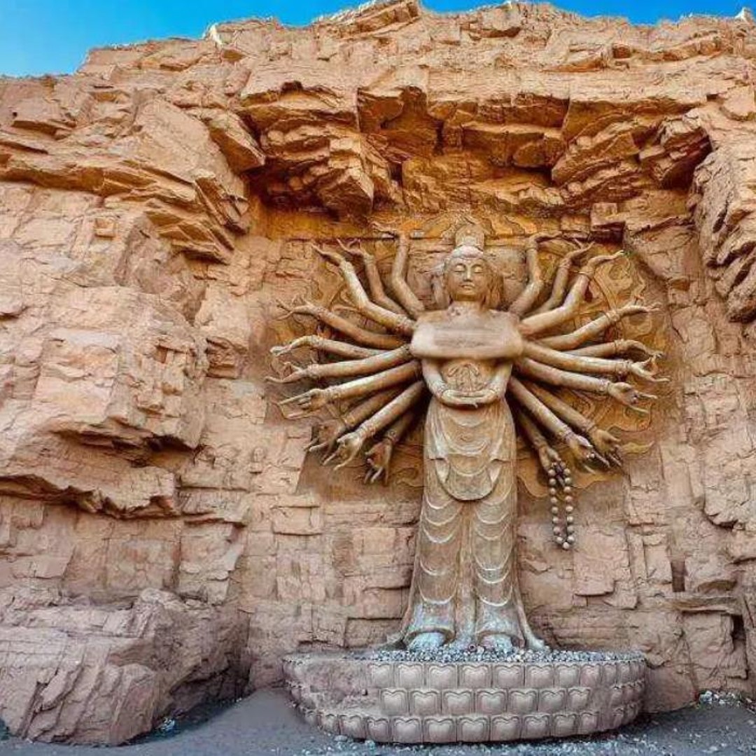 敦煌のシルクロードツアー：文化都市、陽関関、ヤダンをご覧ください | GetYourGuide