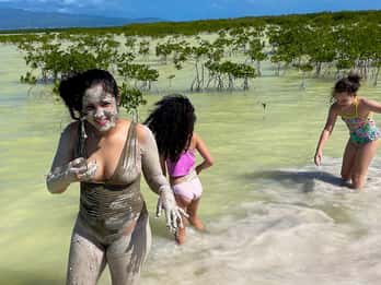 Perdernales: Bahia de las aguilas and Oviedo Lagoon Day Trip
