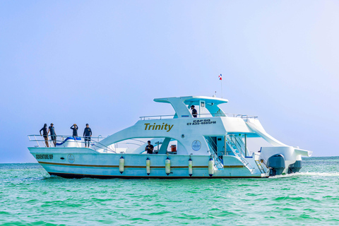 Barco de festa em Punta Cana: Bar aberto, Snorkeling, Entretenimento