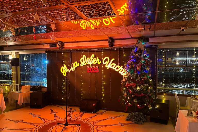 Istanbul: Silvester-Bosporus-Kreuzfahrt mit Dinner-OptionTreffpunkt - Kreuzfahrt mit Abendessen