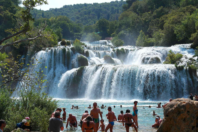 Tour privado de un día por las Cascadas de Krka y el Castillo de Juego de Tronos