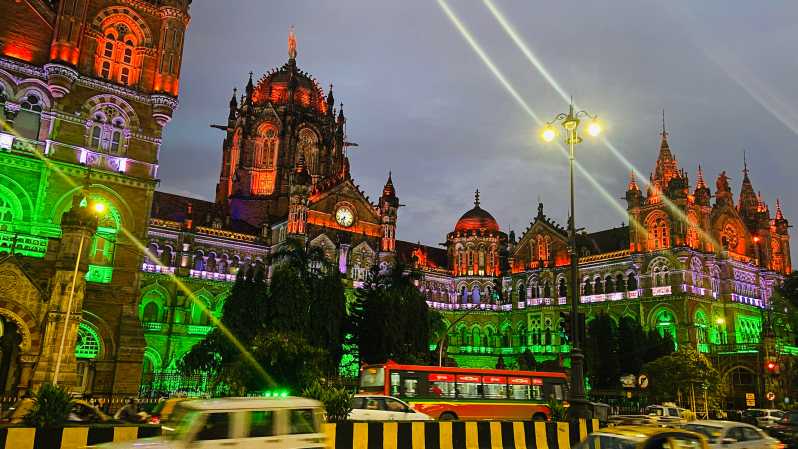Mumbai: giro turistico notturno privato con cena