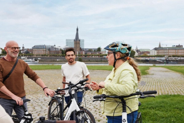 Düsseldorf: Group Biking Adventure Group Biking Tour including a Rental Bike in English