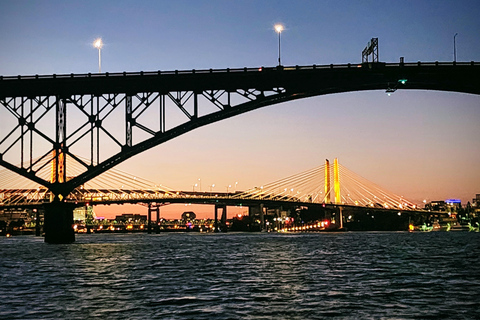 Crucero fluvial de 2 horas al atardecer por el río Willamette