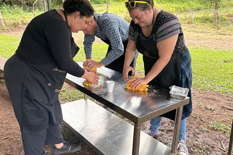 Corn, Cheese, and Mono en Bijao Experience in Boquete