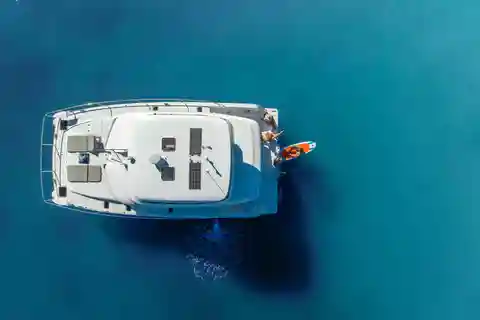 Lavrion: crociera privata a Kea e Sounion con snack e bevande