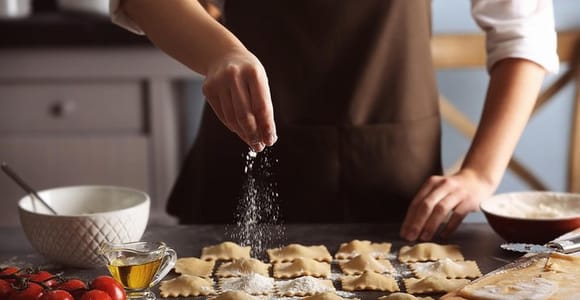 Catania: Pistachio Ravioli, Pasta Home Cooking Class w/ Wine