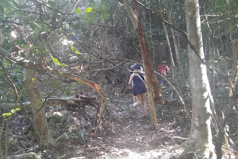 De Ha Noi: 2 dias de Trekking na Montanha do Olho de Anjo e de mota