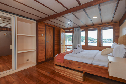 From Labuan Bajo: Komodo National Park 3-Day Liveaboard