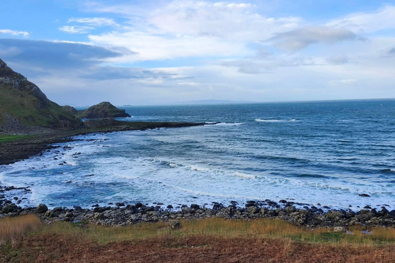 Belfast: Giant's Causeway and Derry Guided Day Trip