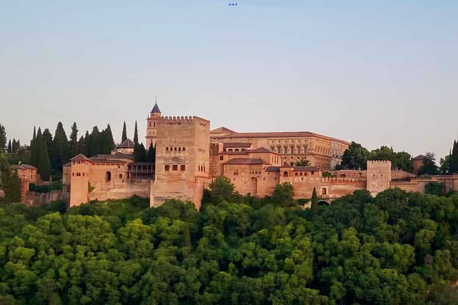 Alhambra, Nasridenpaläste & Gärten des Generalife: 3-stündiger Rundgang. Foto: GetYourGuide Alhambra, Nasridenpaläste & Gärten des Generalife: 3-stündiger Rundgang. Foto: GetYourGuide