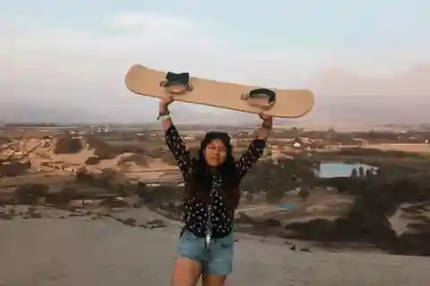 I brividi del sandboarding di Conache - Un viaggio estremo