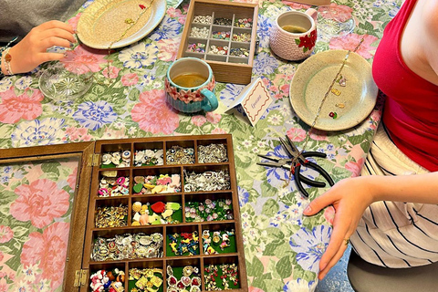 Cholet: Workshop zur Herstellung von Charme-HalskettenCholet: Workshop zum Erstellen von Halsketten mit Charms