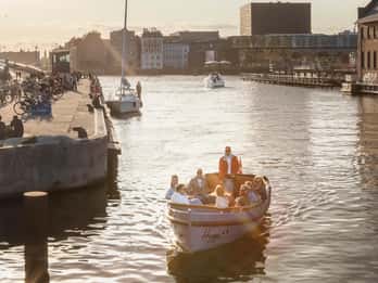 Kopenhagen: Geführte Grachtentour im Elektro-Boot