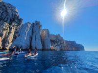 Cassis , Stand up paddle dans le parc national des calanques - Hizvo