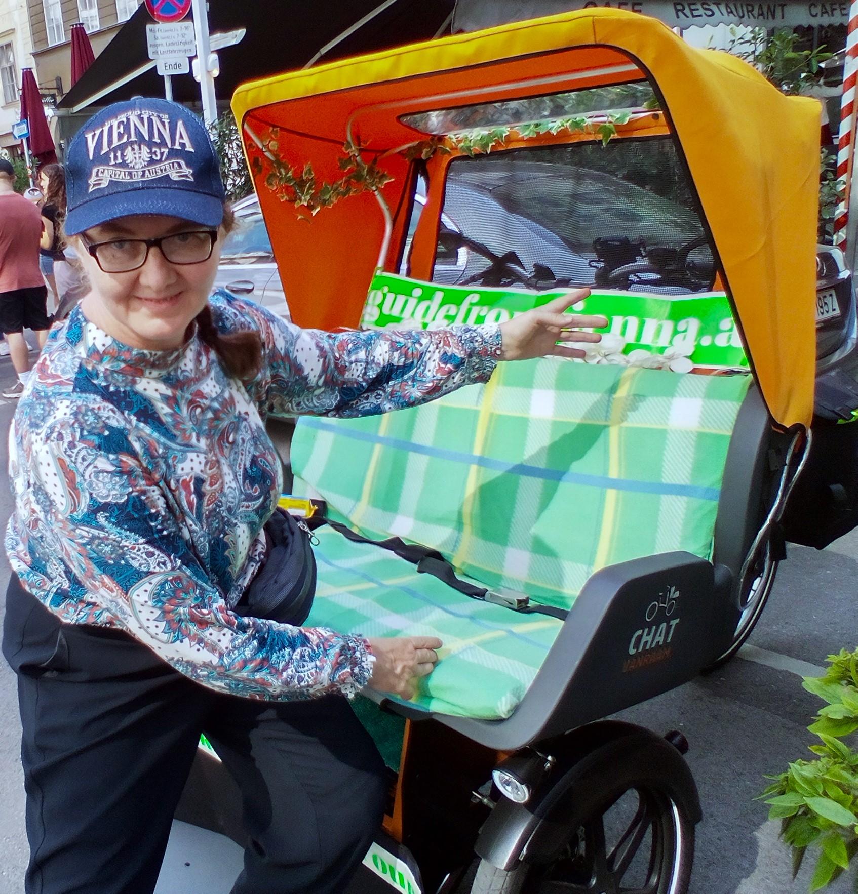 Wien: Tour mit Einheimischen in der RAXI E-Rikscha