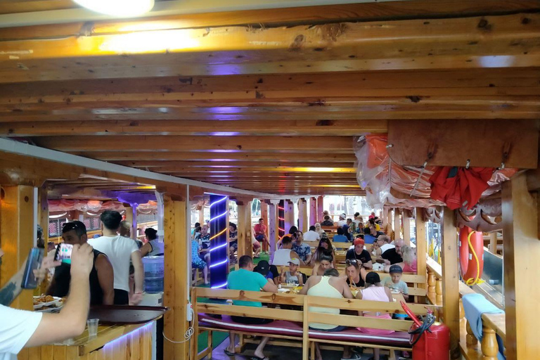 Excursión en barco pirata por Alanya con cuevas marinas y vistas de la costaPIRATA + AMANECER 2 HORAS DE VIAJE