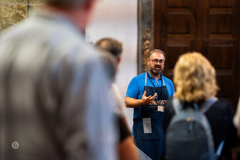 “Porto: Fado Show with Guided Tour in a Historic Monastery”