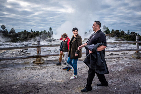 Desde Auckland: Excursión de un día a Te Puia y al Balneario Polinesio de Rotorua