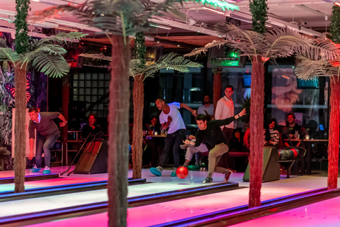 Amsterdam: 1-uur LED Bowling Experience bij Aloha AmsterdamAmsterdam: 1 uur lang LED-bowlingervaring