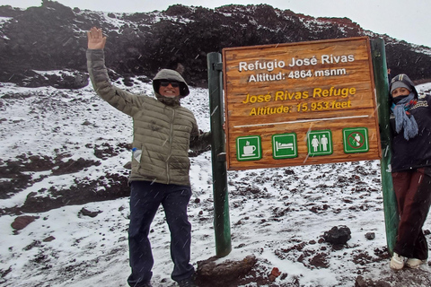 Quito: Cotopaxi Volcano Hike and Limpiopungo Lagoon Tour