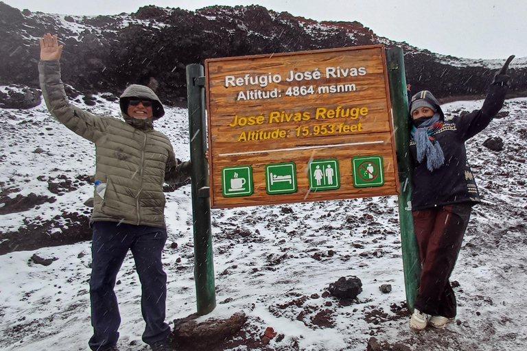 Quito: Cotopaxi Volcano Hike and Limpiopungo Lagoon Tour