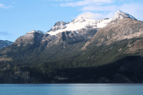 Puerto Natales : navigation vers les glaciers Balmaceda et SerranoPuerto Natales : Navigation vers les glaciers Balmaceda et Serrano