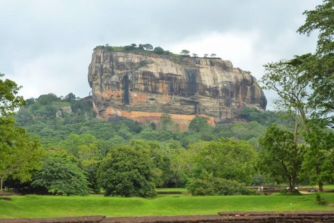 Sigiriya: Day Tour with Jeep Safari From Trincomalee