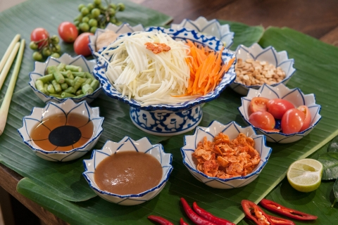 Sukhumvit: Clase práctica de cocina tailandesa y visita al mercado en BKKClase práctica de cocina tailandesa y visita al mercado de Sukhumvit