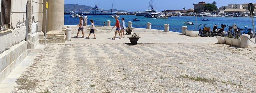 Favignana : visite à pied guidée du village et de l'ancienne ferme thonière