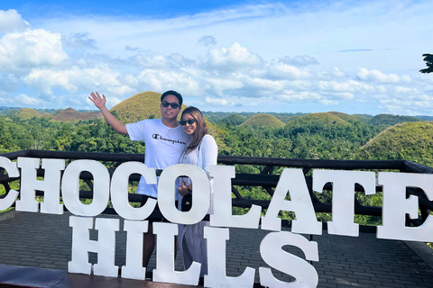 Tour privato di Bohol: Chocolate Hills, tarsi e fiume LobocTour privato a Bohol: Chocolate Hills, tarsi e fiume Loboc