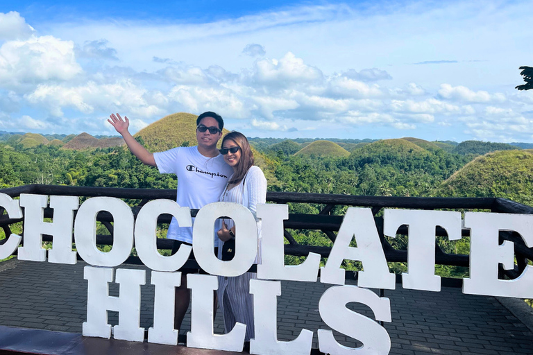 Tour privato di Bohol: Chocolate Hills, tarsi e fiume LobocTour privato a Bohol: Chocolate Hills, tarsi e fiume Loboc