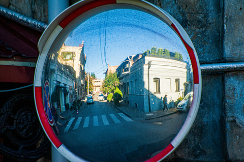 第比利斯：与 Chacha 一起徒步导览法布里卡和 Chughureti英语 - 小型团体之旅 - 3 小时