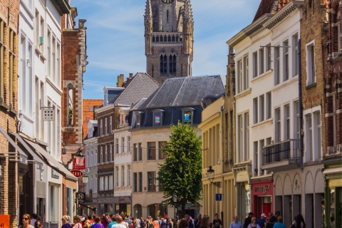 Découvrez le meilleur de Bruges lors d'une visite privée avec promenade en bateau