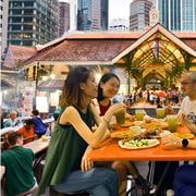 Singapore: Night Walking with 6 Food Tastings & Light Shows Singapore: Night Walking with 6 Food Tastings & Light Shows