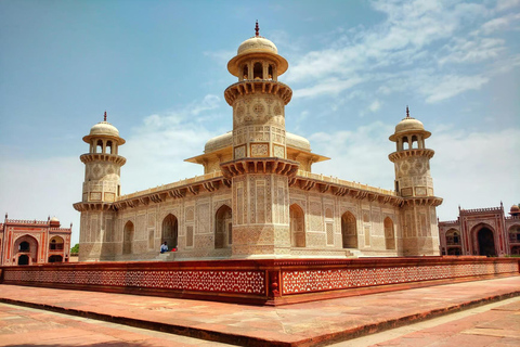 Tour privado de 5 días por el Triángulo Dorado con safari por la selva del tigreTour con alojamiento en hotel de 3 estrellas